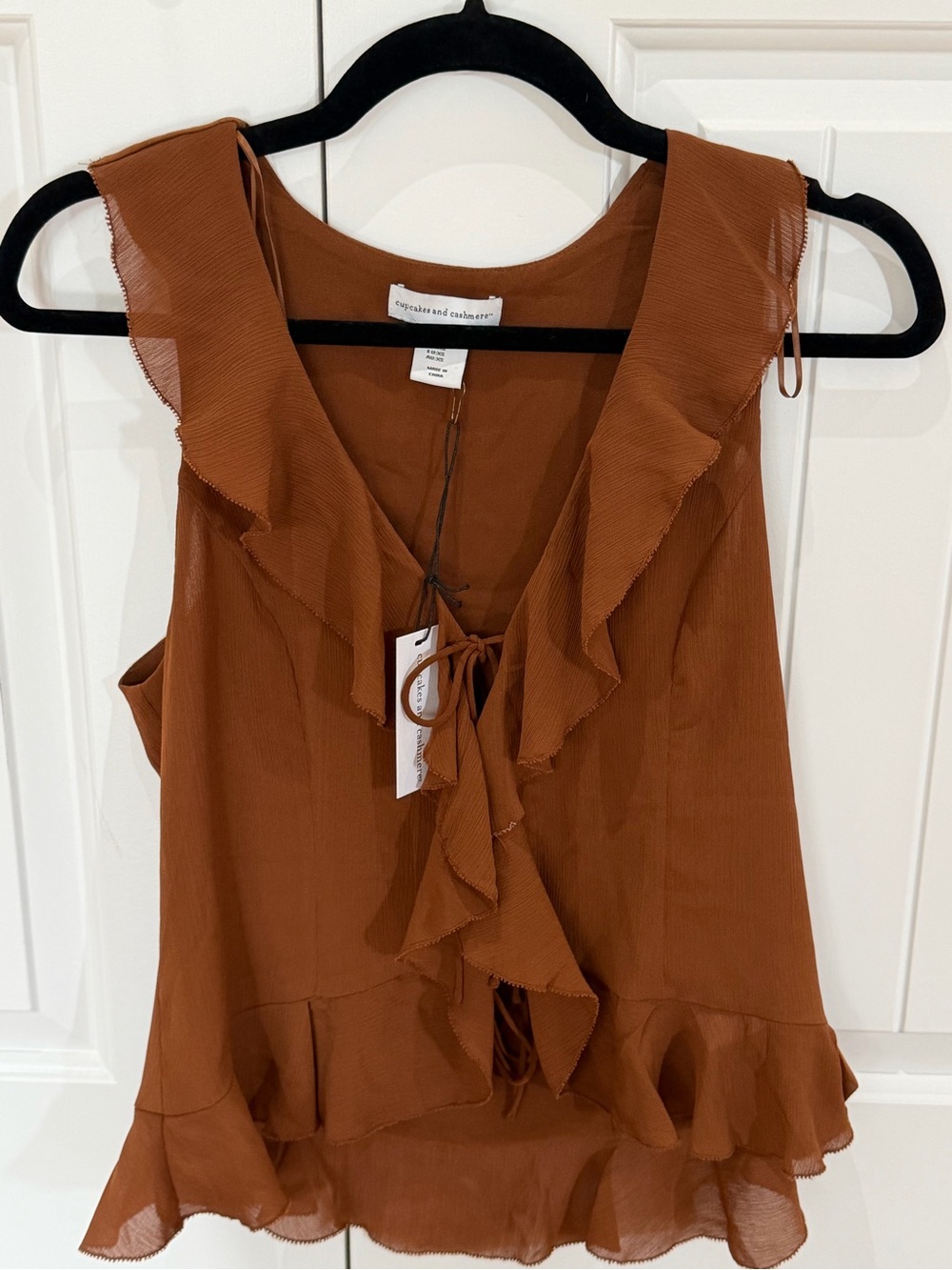 NWT cupcakes & cashmere chocolate brown Ruffle V-Neck Sleeveless Top Extra Small